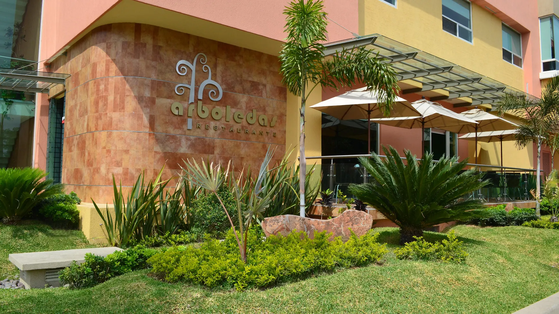 Hostalia Hotel Expo & Business Class Guadalajara 4*,